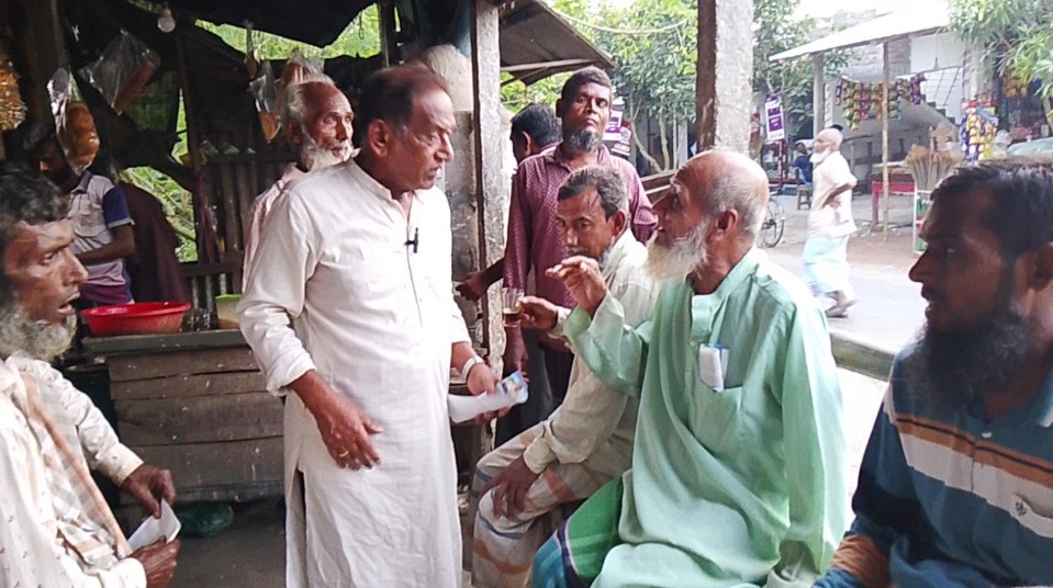 পাংশার বাহাদুরপুর ইউনিয়নে নির্বাচনী প্রচারণায় আব্দুল মান্নান খান, বাজারে বাজারে লিফলেট বিতরণ ও গণসংযোগ অনুষ্ঠিত 