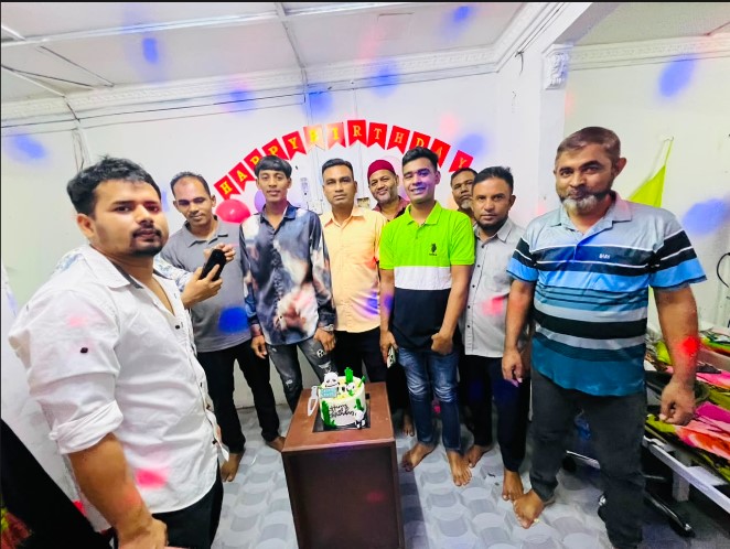 ❝মালয়েশিয়ায় প্রবাসীদের আনন্দঘন আয়োজনে ওসমান টেইলার্সে প্রবাসী সাইদুর রহমানের ২৪তম জন্মদিন উদযাপন❞