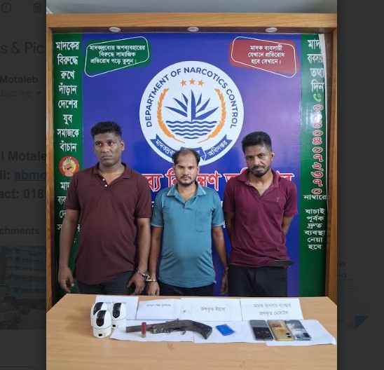 নোয়াখালীতে অটোরিকশার গ্যারেজে অভিযান ইয়াবা ও আগ্নেয়াস্ত্র সহ গ্রেপ্তার ৩
