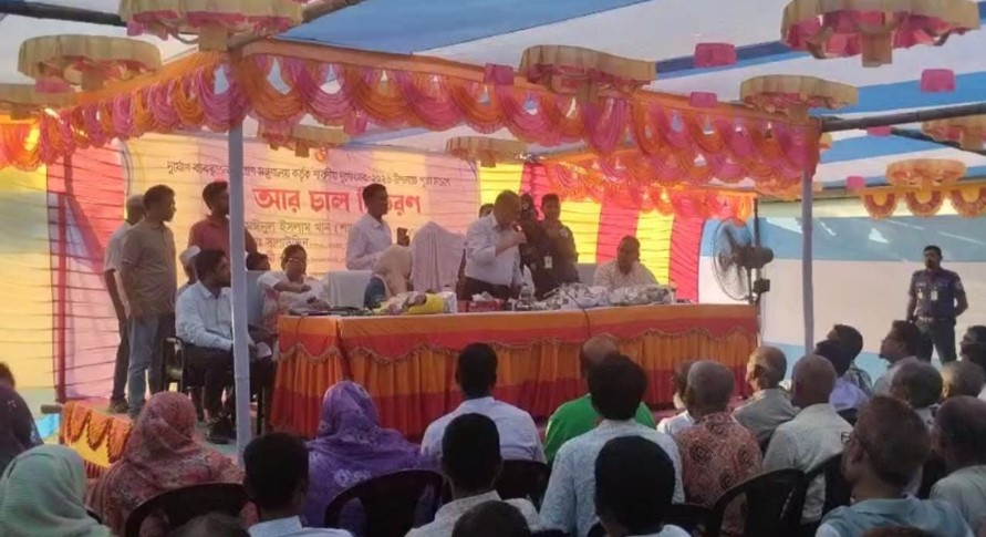 মানিকগঞ্জে ভাড়ারিয়া ইউনিয়নে দুর্গোৎসব উপলক্ষ্যে জি আর চাল বিতরণ            