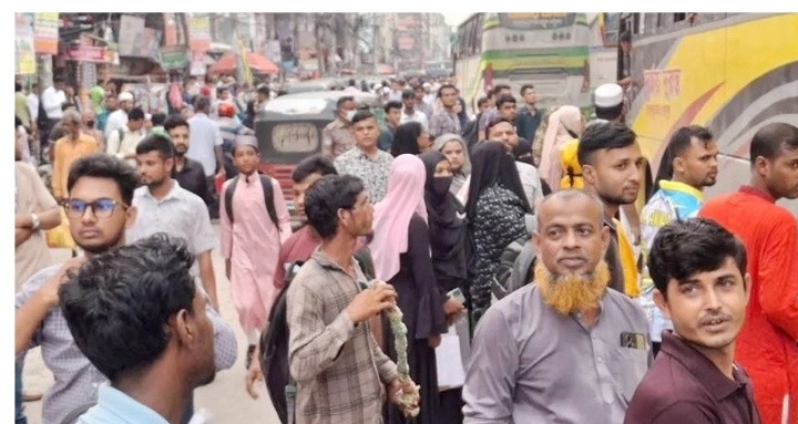 টানা ৫ দিনের ছুটিতে ঢাকা ছাড়ছে মানুষ, বাস টার্মিনালে উপচেপড়া ভিড়