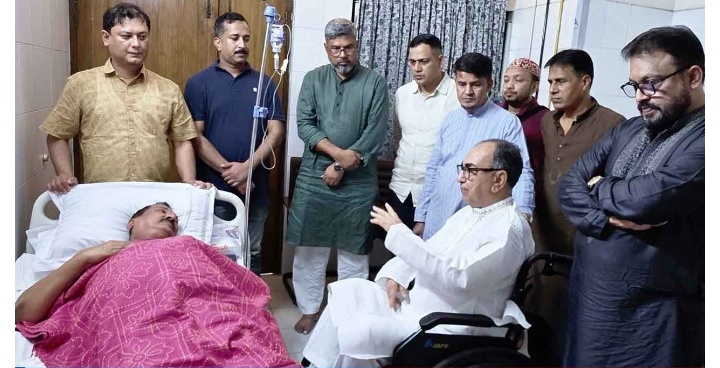 ভূমিমন্ত্রীকে দেখতে হাসপাতালে মির্জা আব্বাস