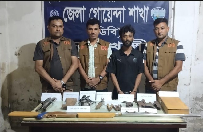 নোয়াখালী সোনাইমুড়িতে দেশীয় বন্দুকসহ অস্ত্র তৈরির কারিগর গ্রেপ্তার