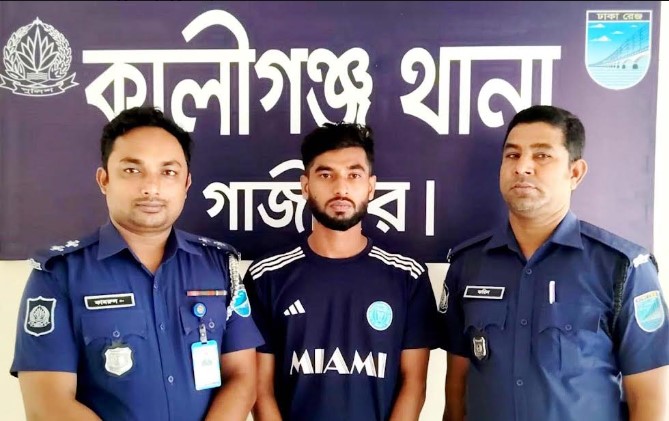 কালীগঞ্জে পুলিশ কর্মকর্তা ও বিএনপি নেতা নিহতের ঘটনায় ঘাতক পিকআপ উদ্ধার, হেলপার গ্রেপ্তার