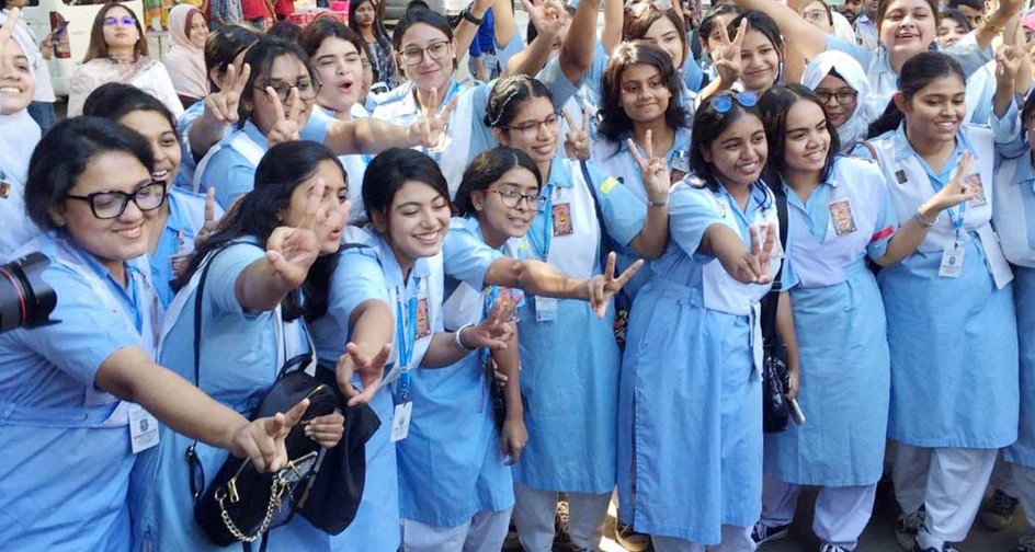 এইচএসসি ও সমমানের পরীক্ষার ফল প্রকাশ, পাসের হার ৫২.১২ শতাংশ