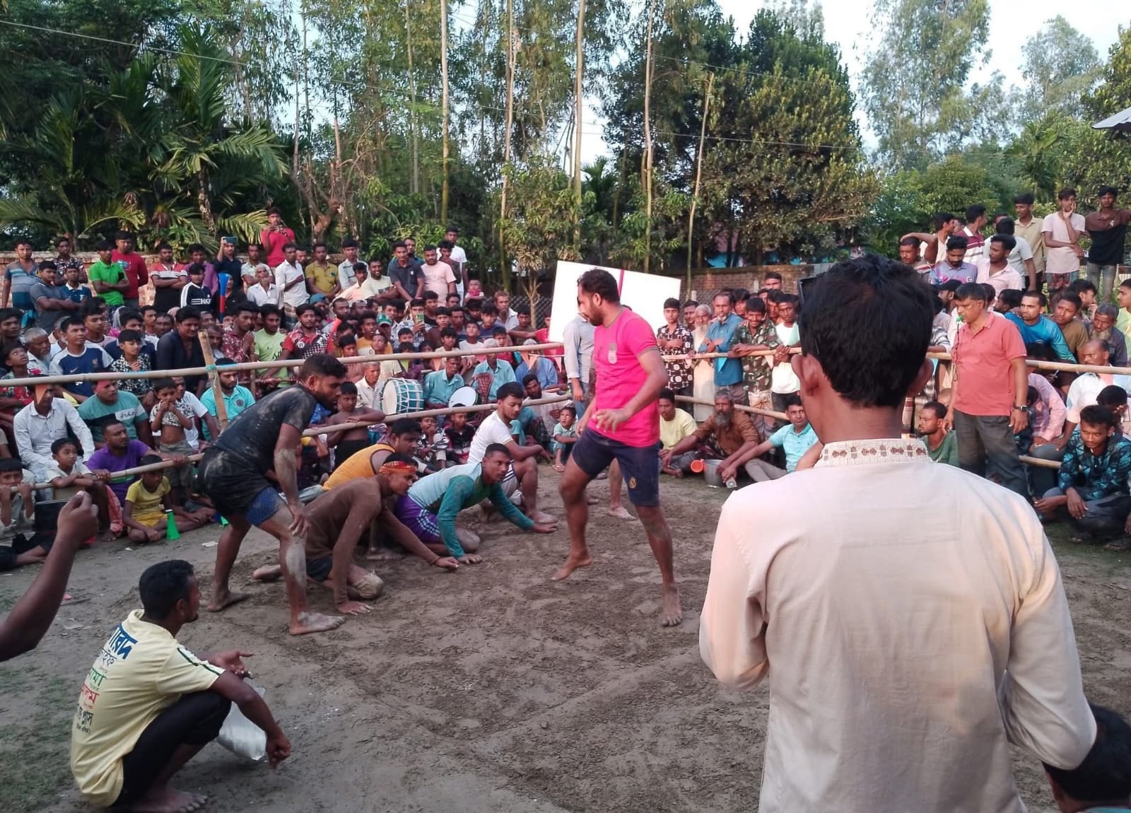 গোবিন্দগঞ্জে গ্রাম বাংলার ঐতিহ্যবাহী হাডুডু খেলা অনুষ্ঠিত