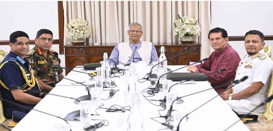 প্রধান উপদেষ্টার সঙ্গে ৩ বাহিনী প্রধানের বৈঠক, যেসব বিষয়ে আলোচনা  