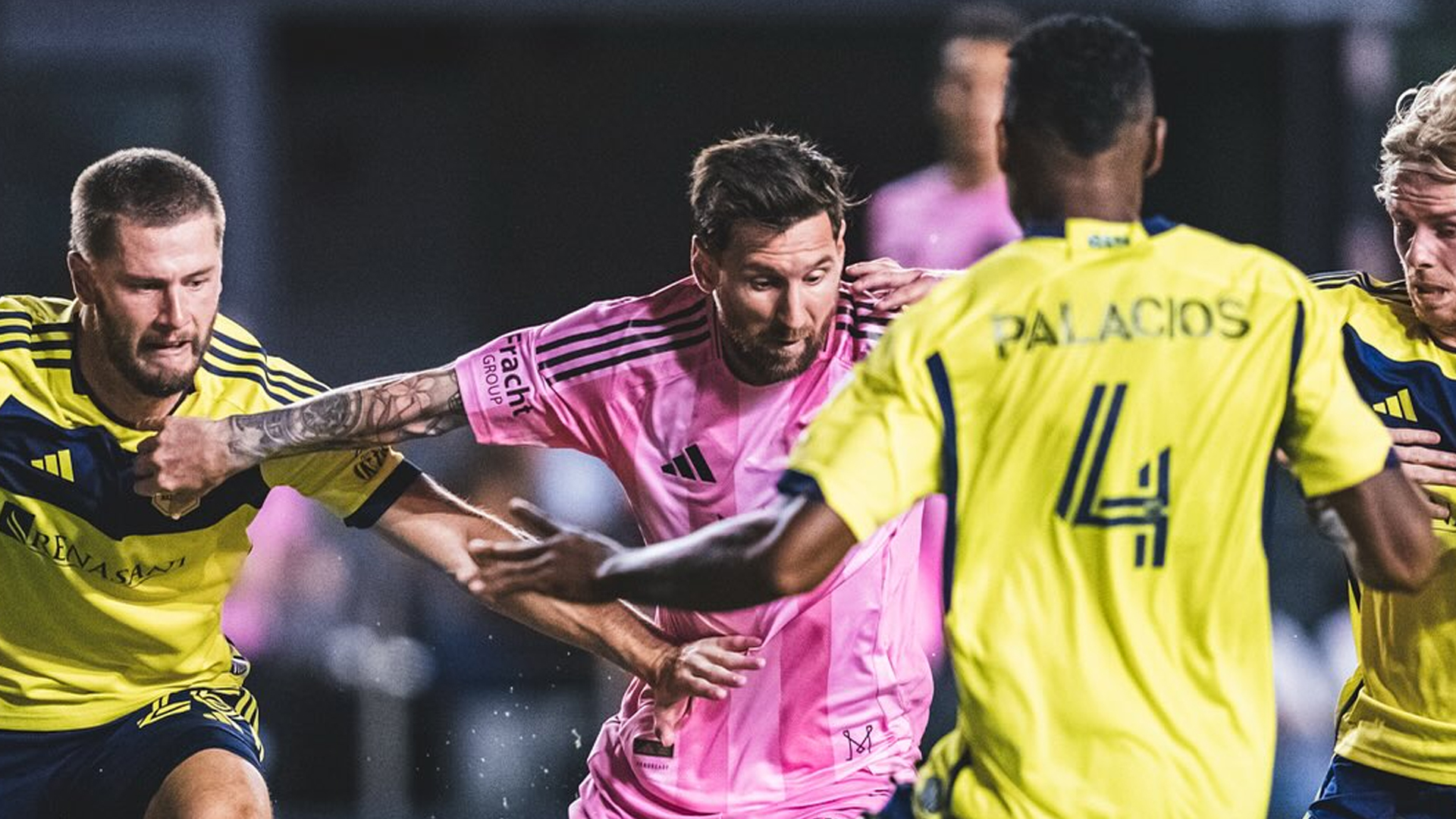 জোড়া গোল ও অ্যাসিস্টের ম্যাচে মেসির রেকর্ড, মায়ামি উঠলো সেমিফাইনালে