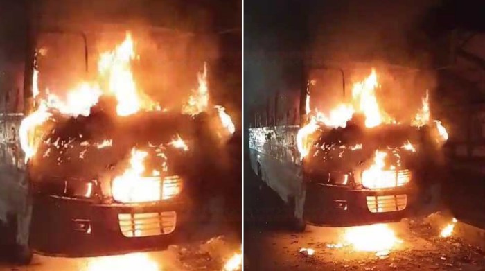 মানিকগঞ্জে স্কুলবাসে দুর্বৃত্তদের আগুন। 