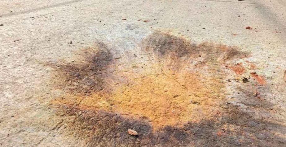 শাহবাগের ছবির হাটে ককটেল বিস্ফোরণের ঘটনা ঘটেছে। ছবি: সংগৃহীত   